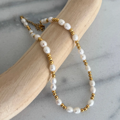 gold & pearl necklace