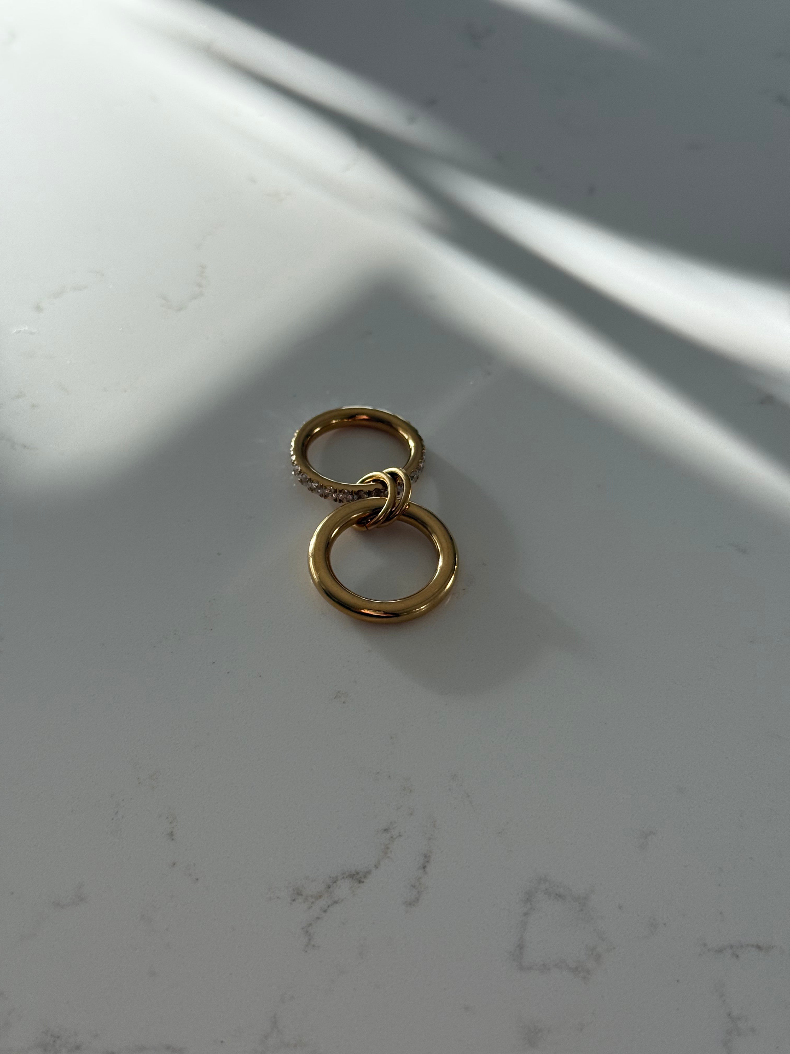 Interlocking gold ring